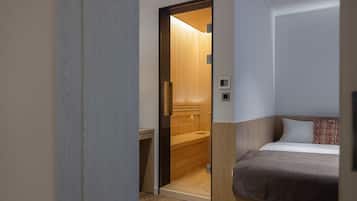 Signature | Premium bedding, blackout curtains, soundproofing, free WiFi