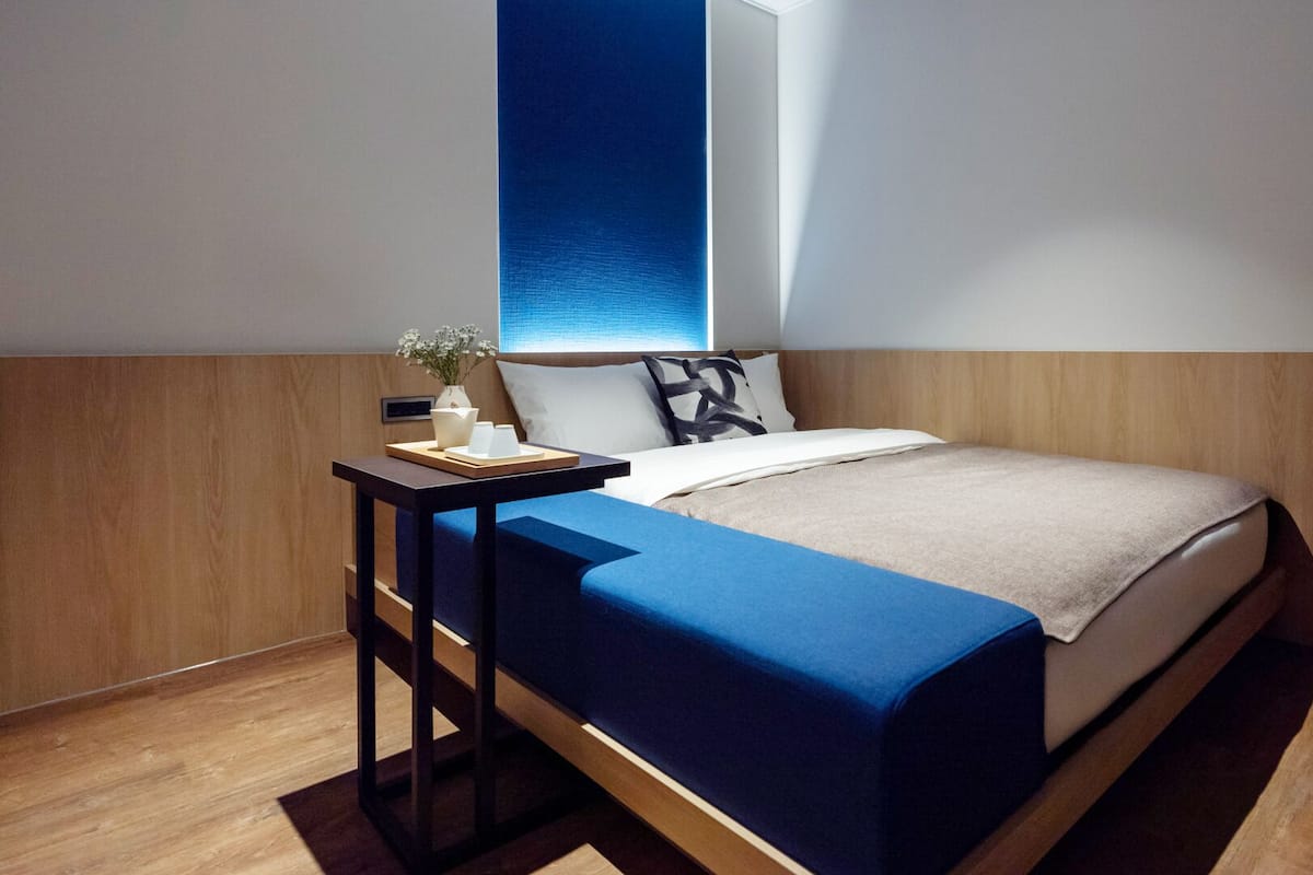 Standard B | Premium bedding, blackout curtains, soundproofing, free WiFi