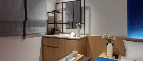 Standard C | Premium bedding, blackout drapes, soundproofing, free WiFi