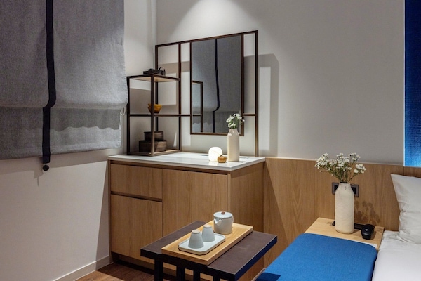 Standard C | Seprai premium, tirai kedap cahaya, kedap suara, dan Wi-Fi gratis