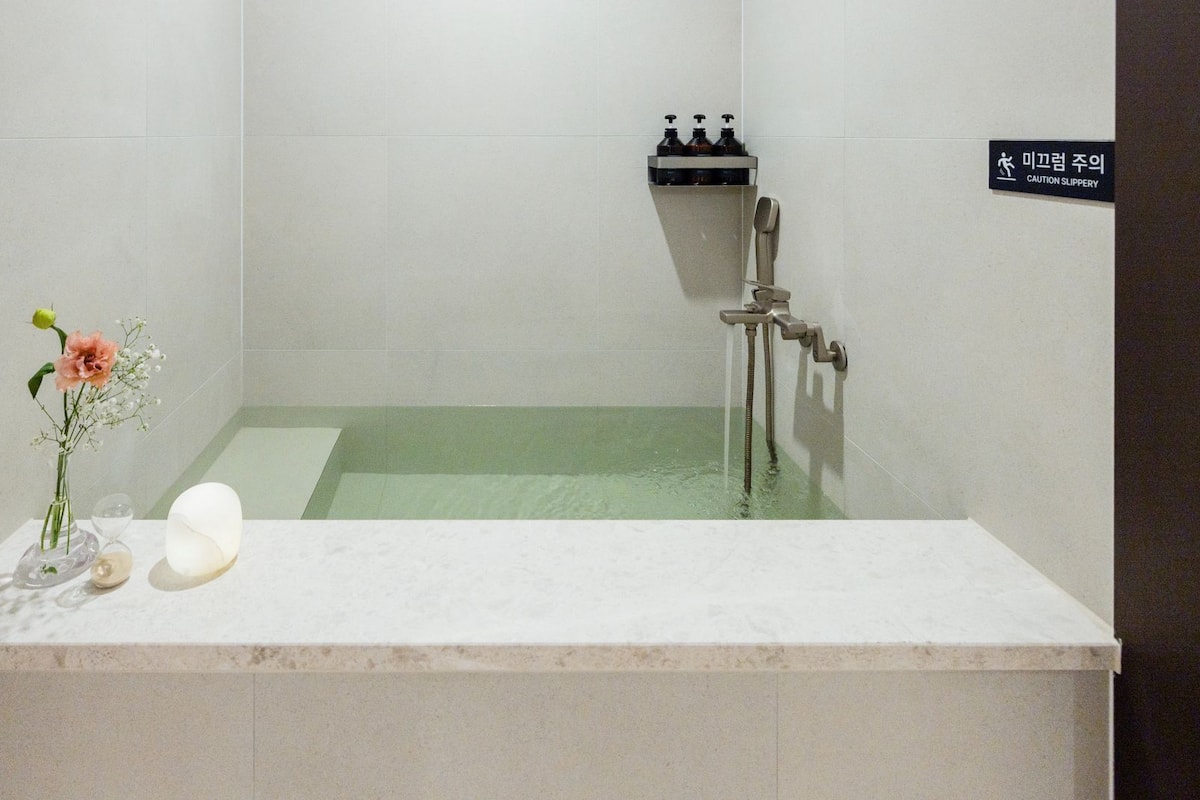 Literie de qualité supérieure, rideaux occultants, chambres insonorisées