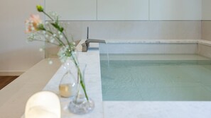 Suite (twin) | Bathroom | Hair dryer, slippers, towels, soap - Anook Hotel and Spa Seoul Seongsu Konkuk University (Seoul)