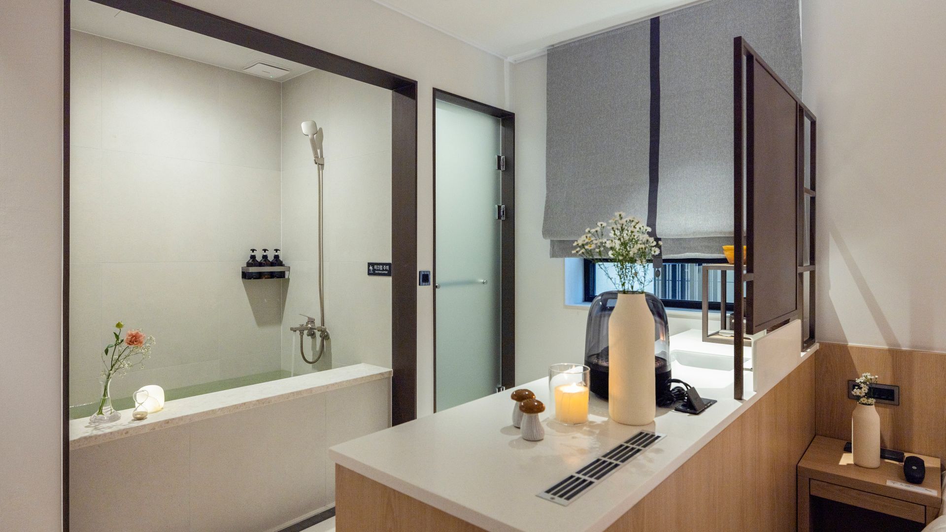 Deluxe A | เครื่องนอนระดับพรีเมียม, ผ้าม่านกันแสง, ห้องเก็บเสียง, Wi-Fi ฟรี