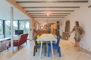 Dining - Holiday Home 'Entre Terre Et Mer' with Private Terrace, Private Garden and Wi-Fi (Locquirec)