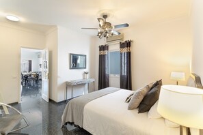 1 habitación, tabla de planchar con plancha, wifi gratis y ropa de cama 