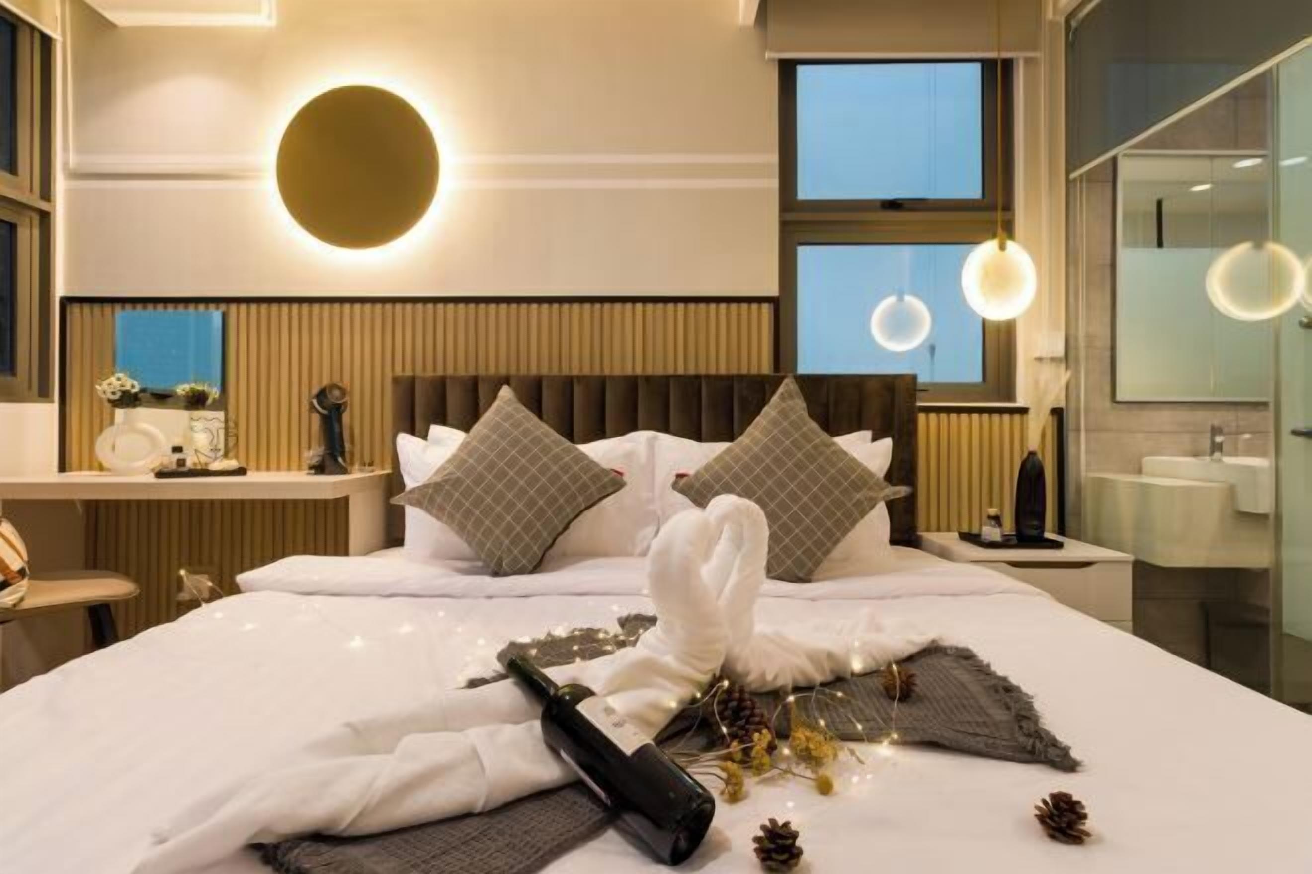 Free WiFi, bed sheets