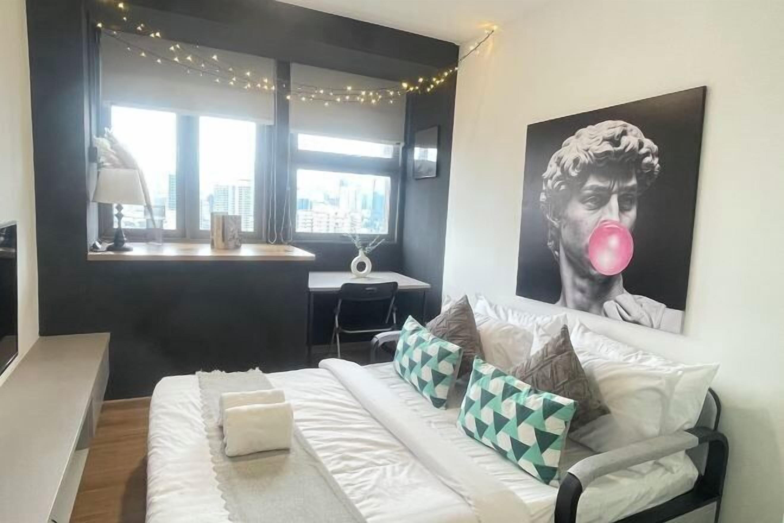 Free WiFi, bed sheets