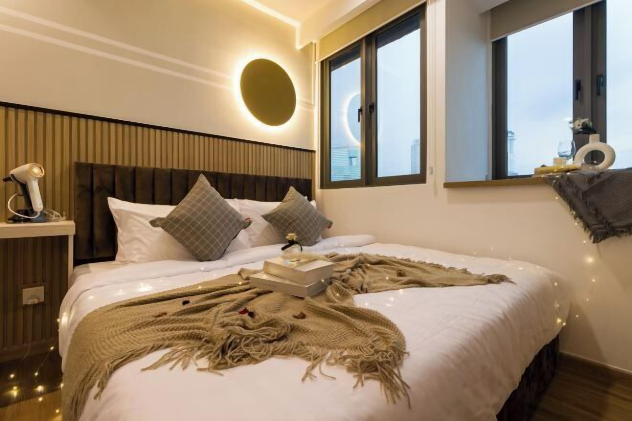 Free WiFi, bed sheets