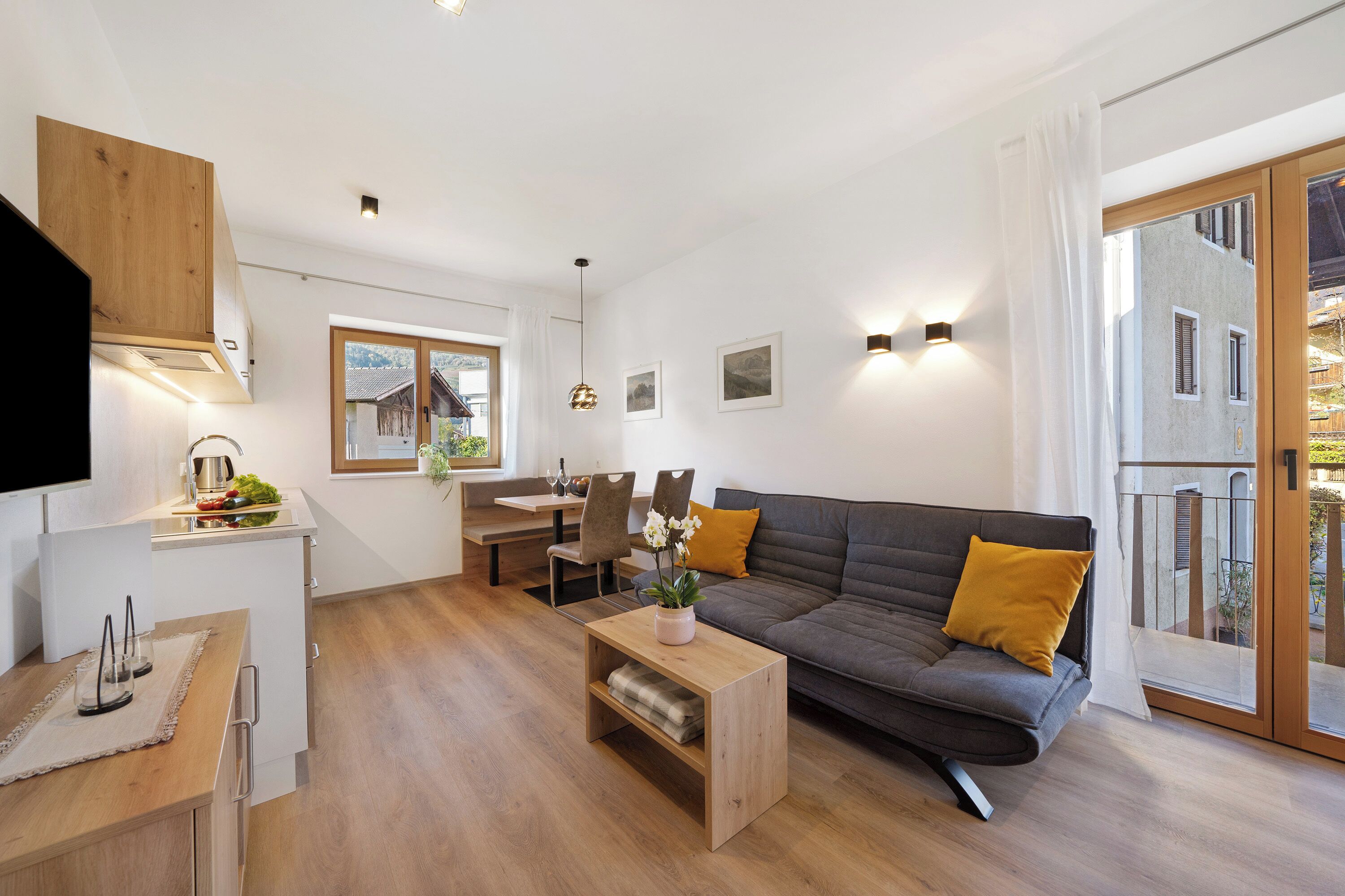 Fernseher, Tischtennisplatte