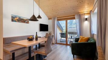 TV, tavolo da ping pong