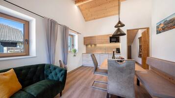 TV, tavolo da ping pong