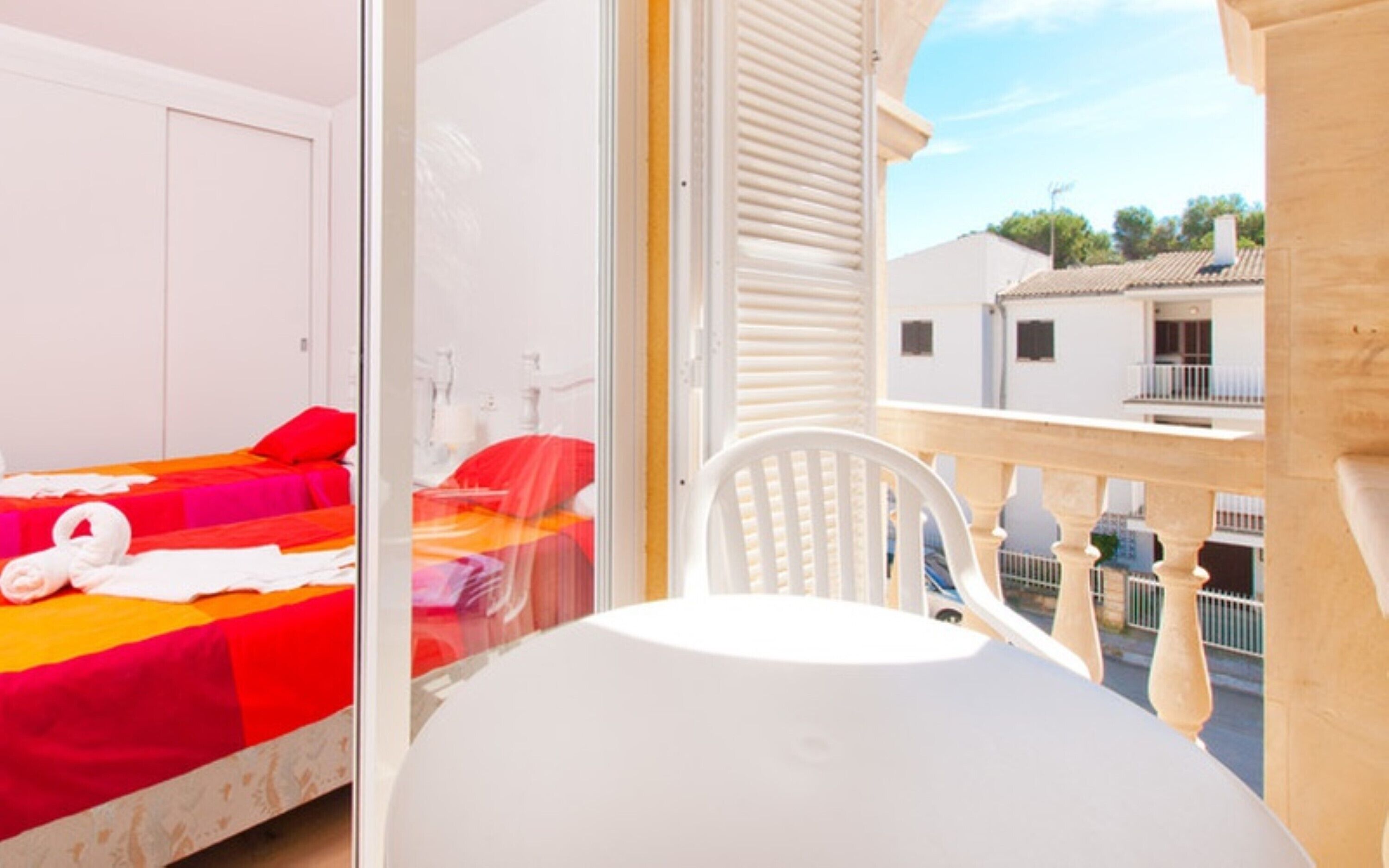 3 habitaciones, escritorio, tabla de planchar con plancha y wifi gratis 