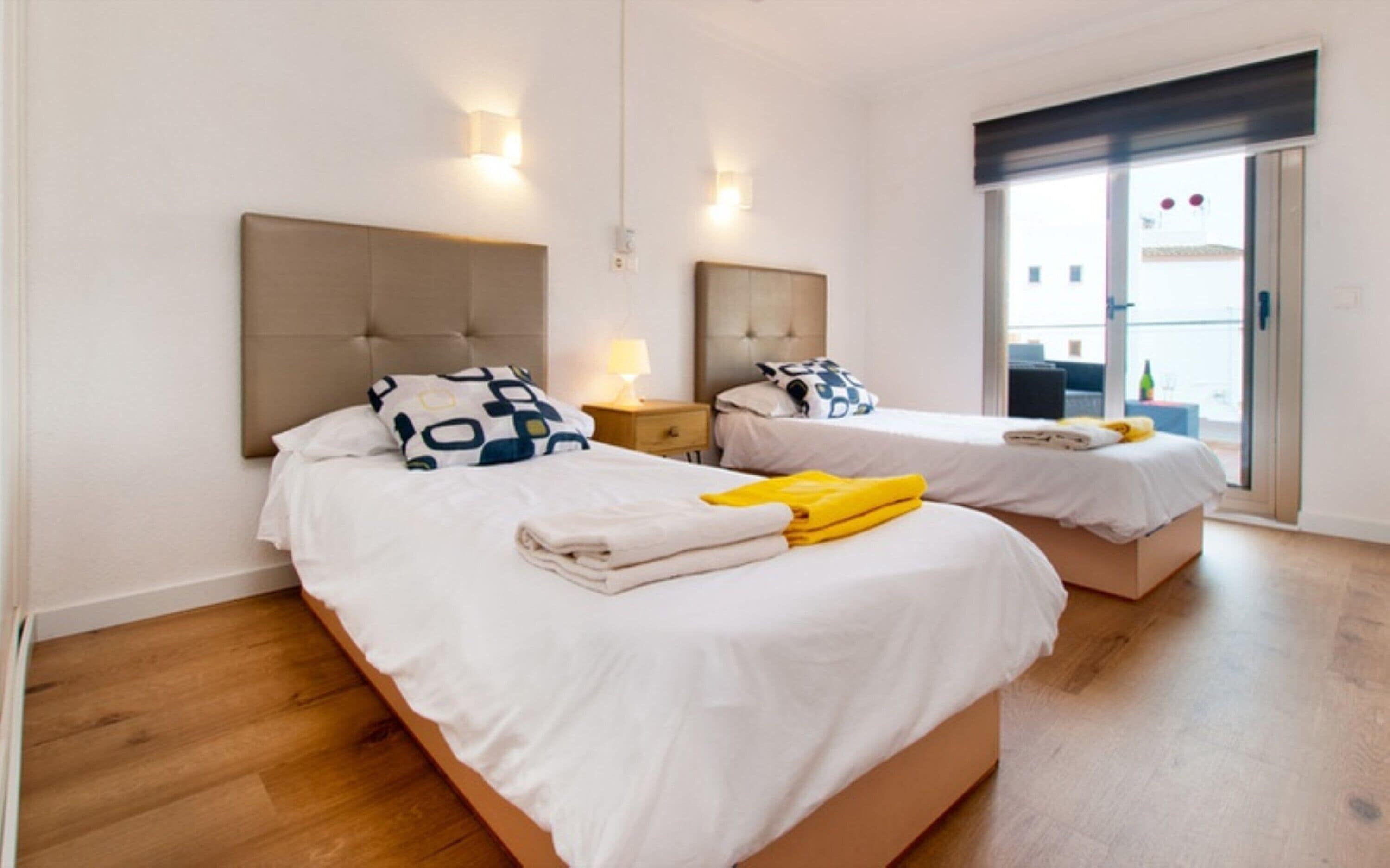 3 slaapkamers, een strijkplank/strijkijzer, gratis wifi, beddengoed