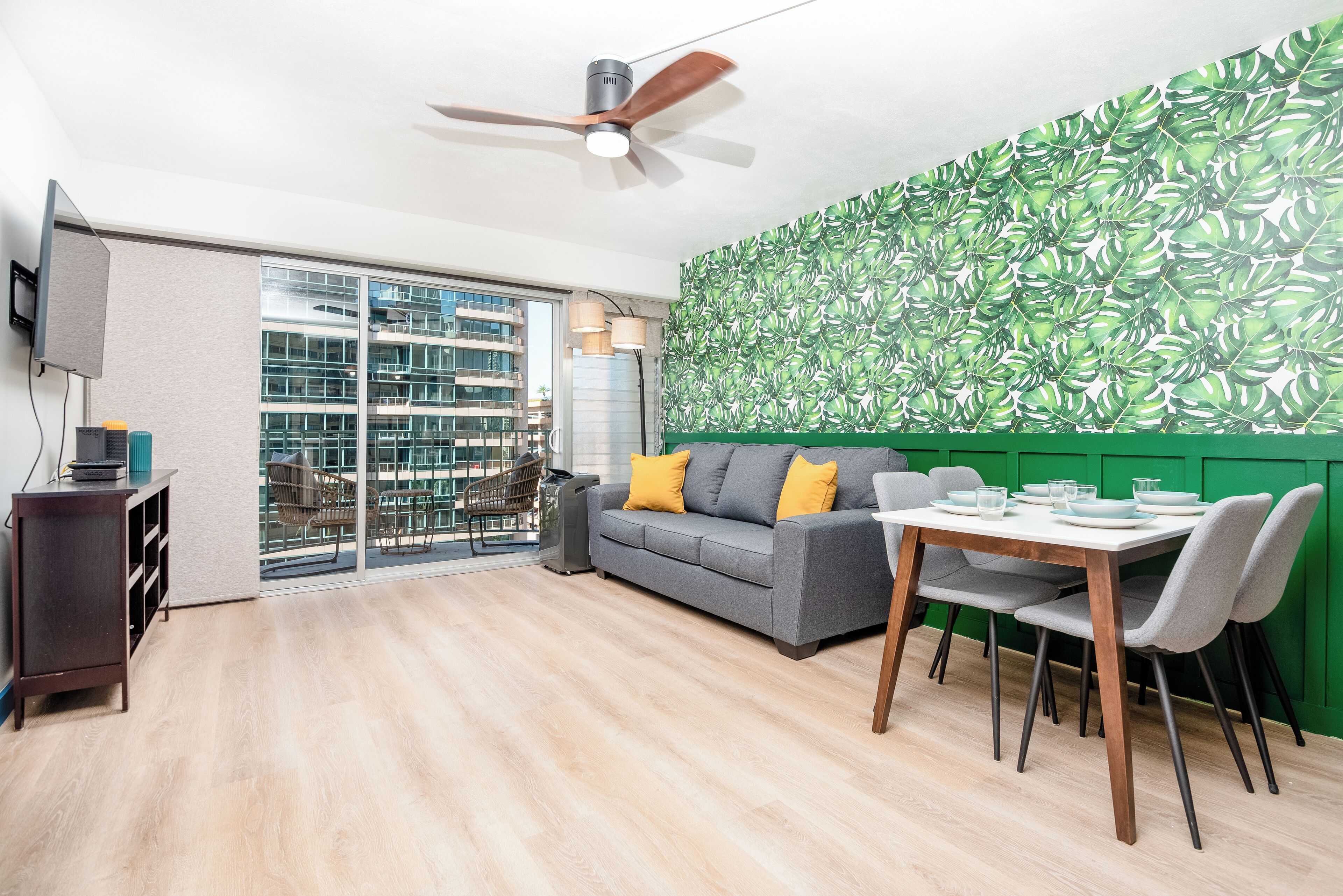 Bloc d'apartaments Deluxe, pati hawaià, vistes al canal | Sala d'estar