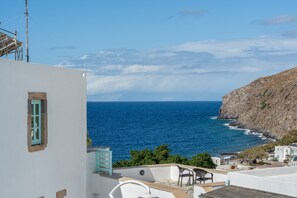 Property grounds - Room 'Double  Sea View No 1' with Sea View, Wi-Fi and Air Conditioning (Patmos)