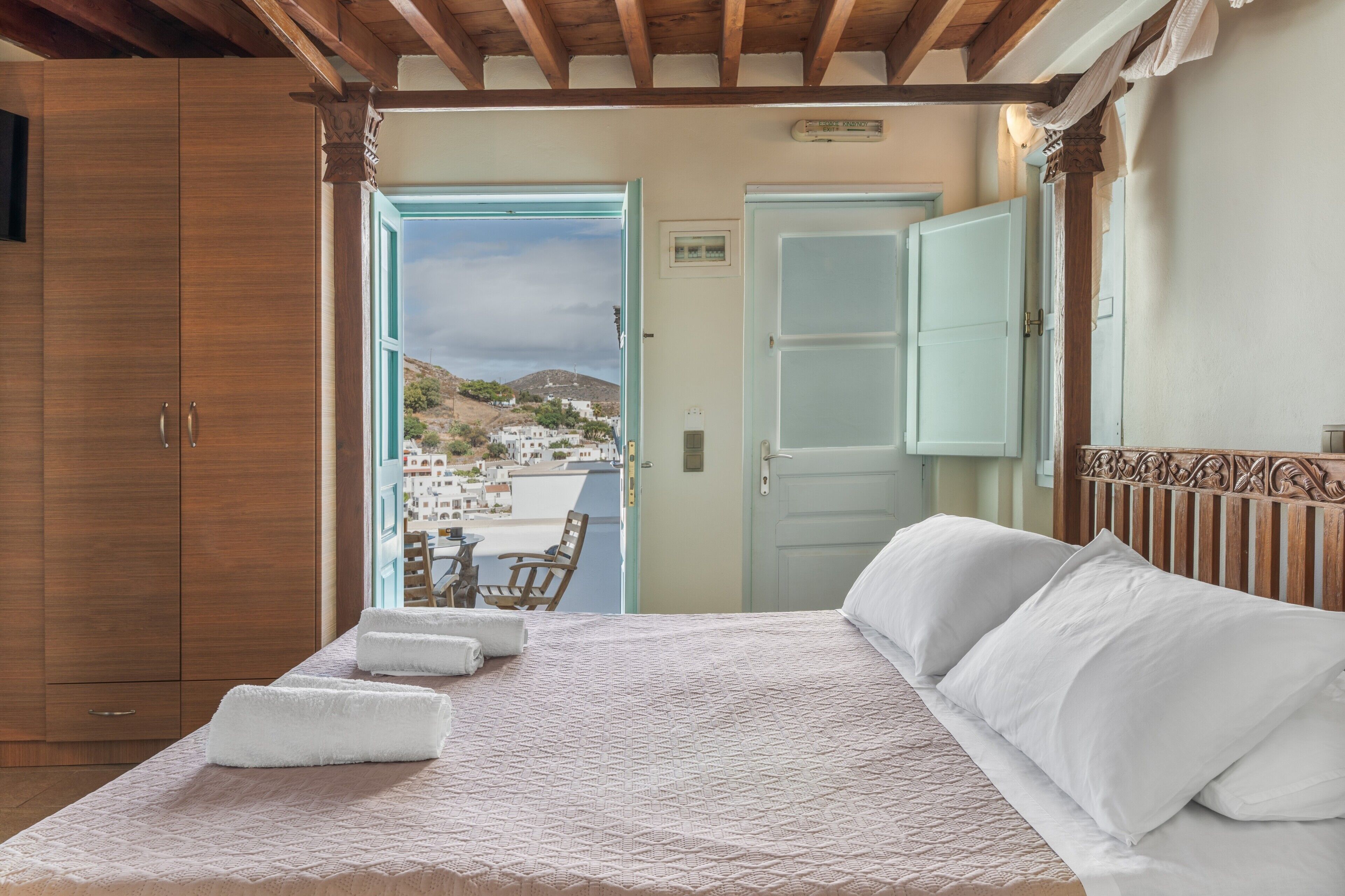 1 habitación, tabla de planchar con plancha, wifi gratis y ropa de cama 