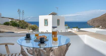 Room 'Double Sea View No 1' with Sea View, Wi-Fi and Air Conditioning