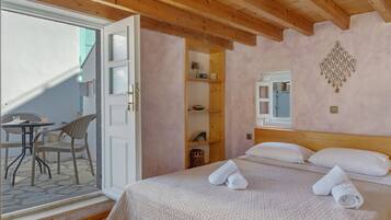 1 habitación, tabla de planchar con plancha, wifi gratis y ropa de cama
