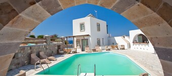 Room 'Triple  Pool View No 1' with Shared Pool, Wi-Fi and Air Conditioning