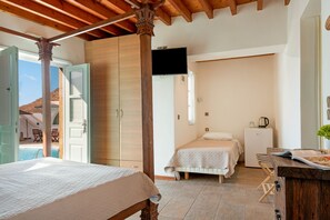 1 bedroom, iron/ironing board, free WiFi, bed sheets - Room 'Triple  Pool View No 1' with Shared Pool, Wi-Fi and Air Conditioning (Patmos)