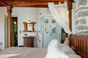 1 bedroom, iron/ironing board, free WiFi, bed sheets - Room 'Triple  Pool View No 1' with Shared Pool, Wi-Fi and Air Conditioning (Patmos)