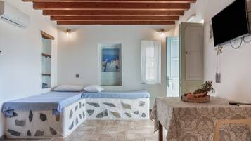1 habitación, tabla de planchar con plancha, wifi gratis y ropa de cama