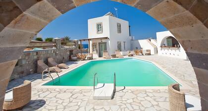 Apartment In A Hotel 'Family Room No 2' with Shared Pool, Wi-Fi and Air Conditioning