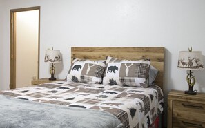 3 quartos, escrivaninha, ferros/tábuas de passar roupa