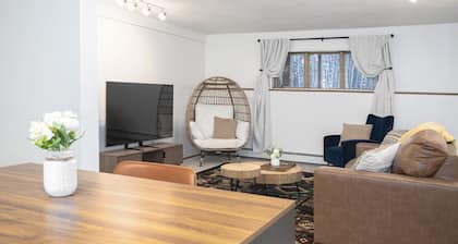 Cozy Bear Den Rustic Cabin