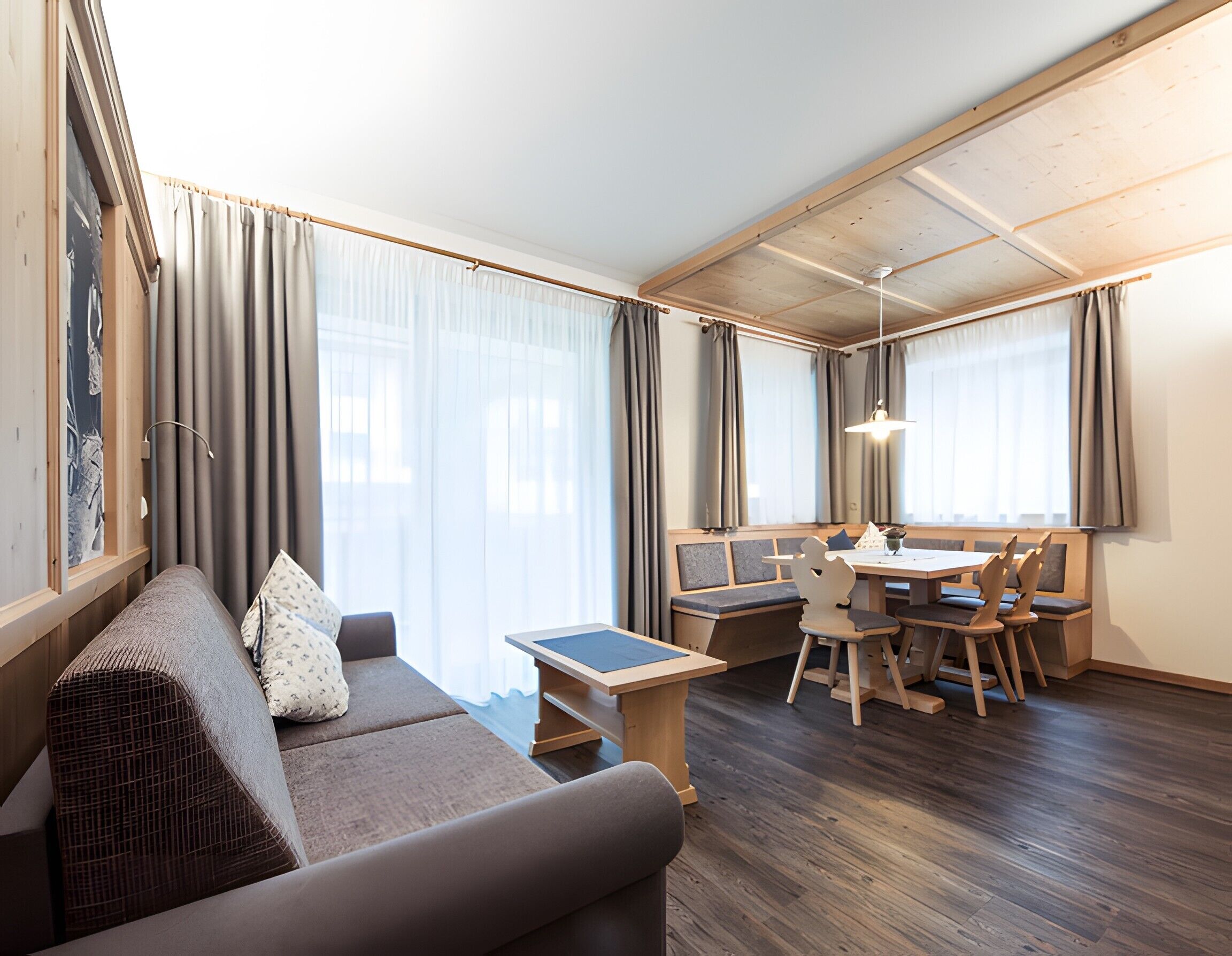 Télévision, table de tennis de table