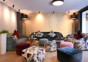 TV, tavolo da ping pong
