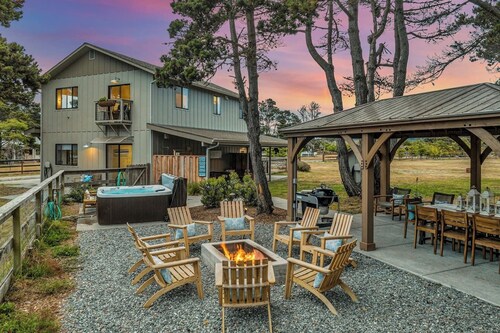 Sea Ranch in Fort Bragg w/ Hot Tub & Game Room