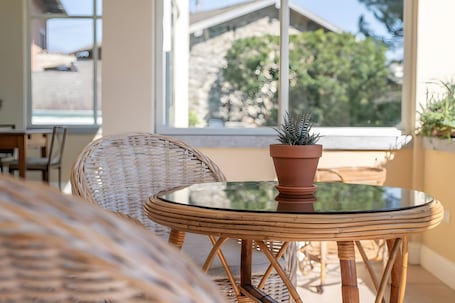 Dining. Bed and Breakfast 'Camera Matrimoniale Vista Lago' with Mountain View, Pool and Wi-Fi