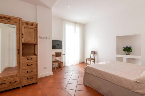 Appartement 'Camera Matrimoniale Vista Piscina' avec vue sur les montagnes, piscine et Wi-Fi