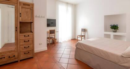 Appartement 'Camera Matrimoniale Vista Piscina' avec vue sur les montagnes, piscine et Wi-Fi