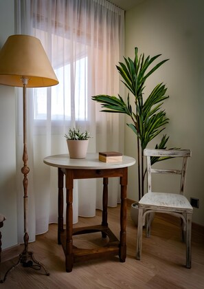 Interior - Villa 'Casa El Rasillo' with Lake View, Private Terrace and Wi-Fi (El Rasillo de Cameros)