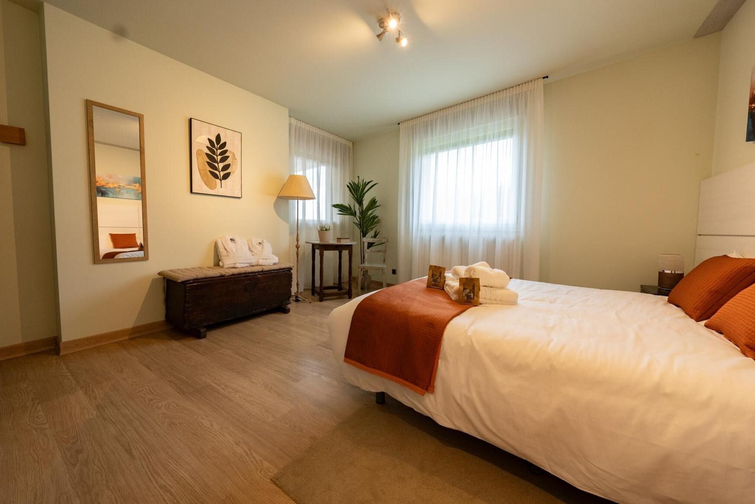 4 slaapkamers, een strijkplank/strijkijzer, gratis wifi, beddengoed