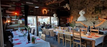 Bed and Breakfast 'Chambre 3 Et 4' with Lake View, Shared Pool and Shared Garden