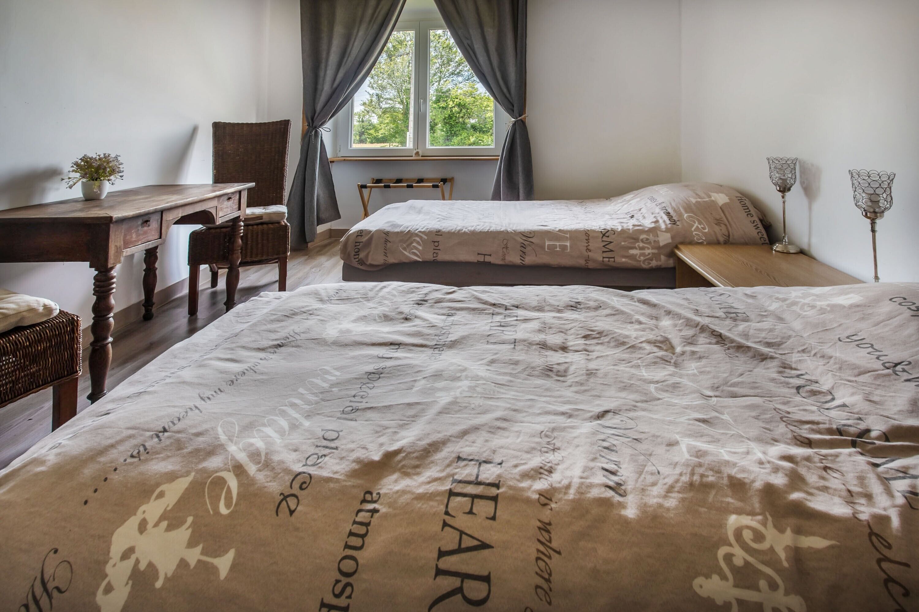 2 bedrooms, bed sheets