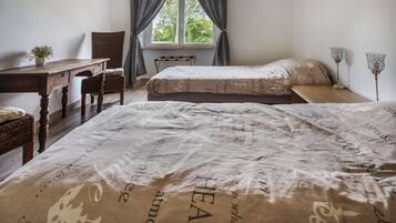 2 bedrooms, bed sheets