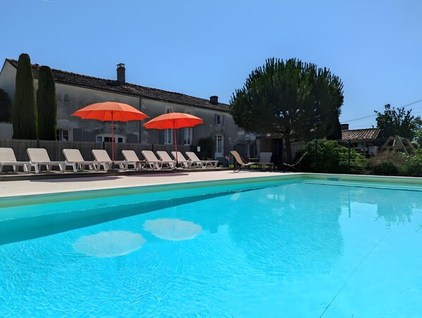 Pool - Holiday Home 'La Bonne Chauffe' with Shared Pool, Private Terrace and Wi-Fi (Verrières)