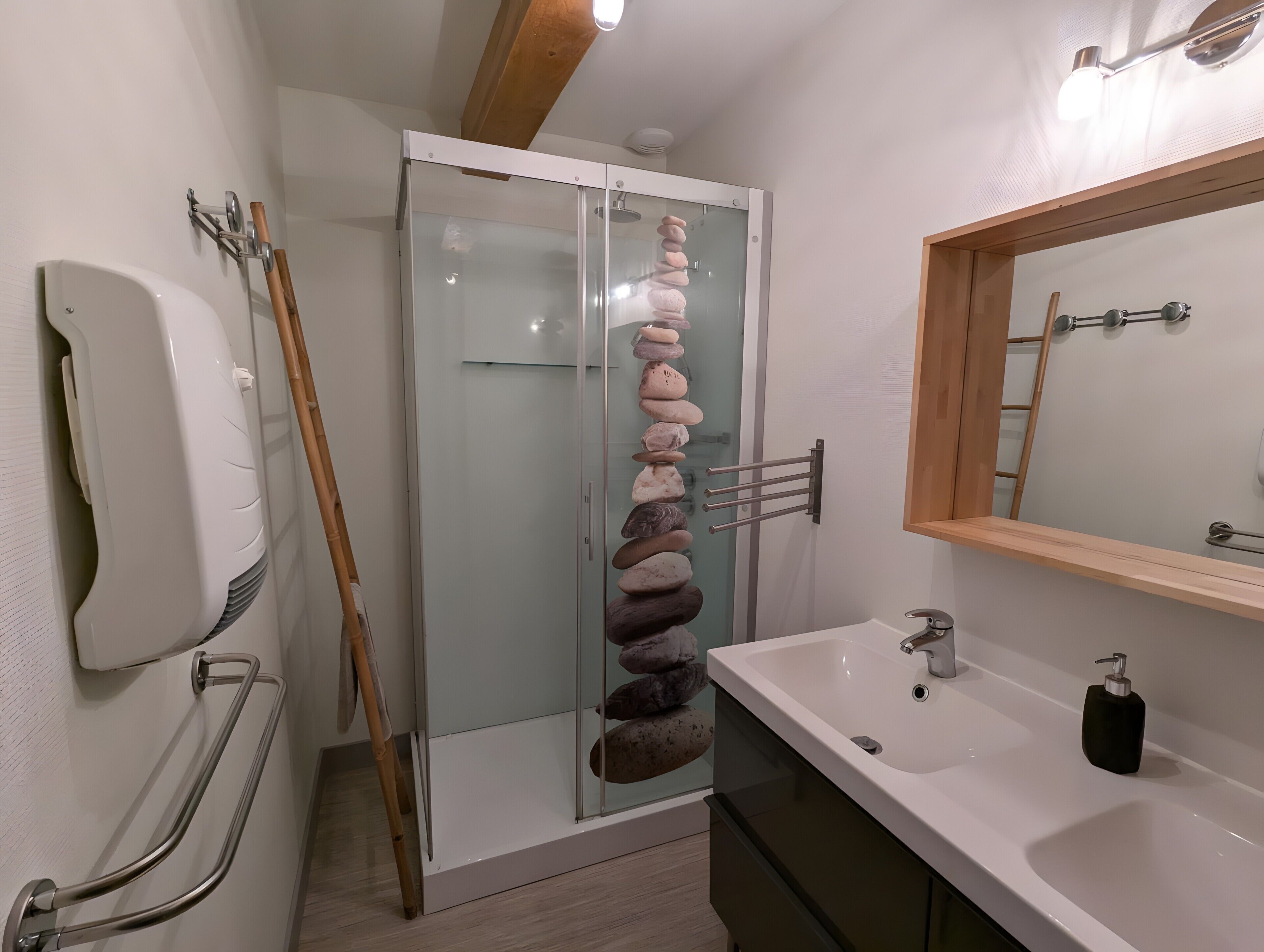 Suihku, hiustenkuivaaja