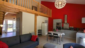 TV, fireplace, table tennis, stereo