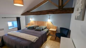 4 bedrooms, iron/ironing board, free WiFi, bed sheets