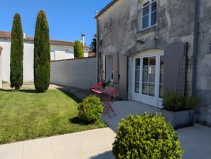 Exterior - Holiday Home 'La Bonne Chauffe-Col De Cygne' with Shared Pool, Private Terrace and Wi-Fi (Verrières)