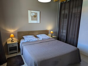 2 chambres, fer et planche à repasser, Wi-Fi gratuit, draps fournis
