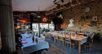 Gästezimmer "À La Ferme" mit Gemeinschaftspool, gemeinsamer Terrasse und WLAN