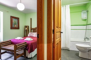 Ducha, secador de pelo y toallas