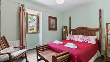 1 slaapkamer, een strijkplank/strijkijzer, gratis wifi, beddengoed