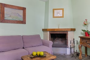 Télévision, cheminée